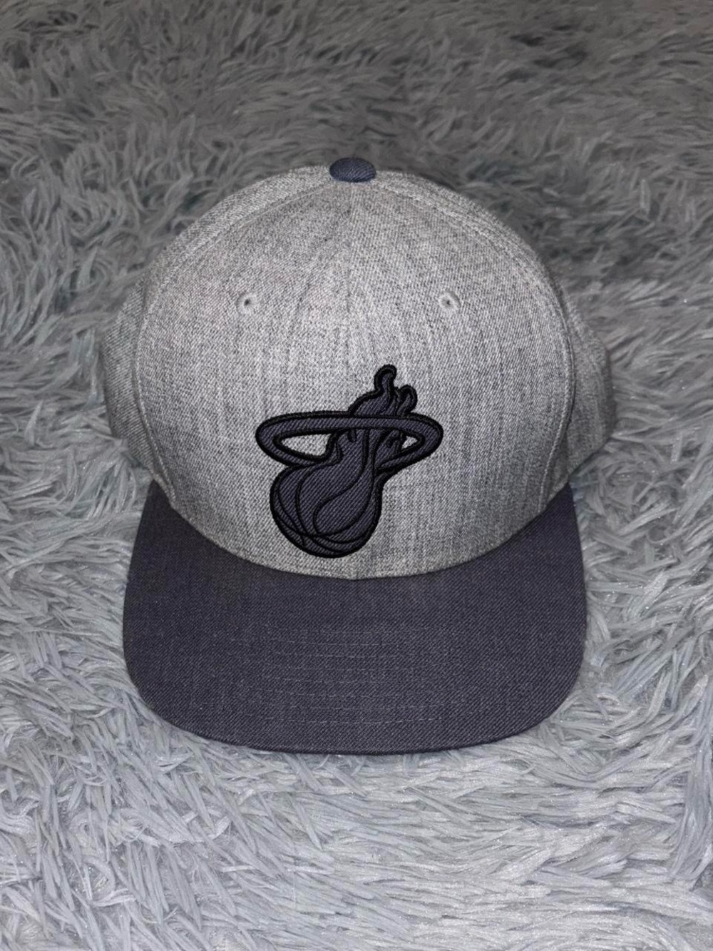 Mitchell & Ness Men’s Miami Heat 2 Tone Gray SnapBack Hat Basketball